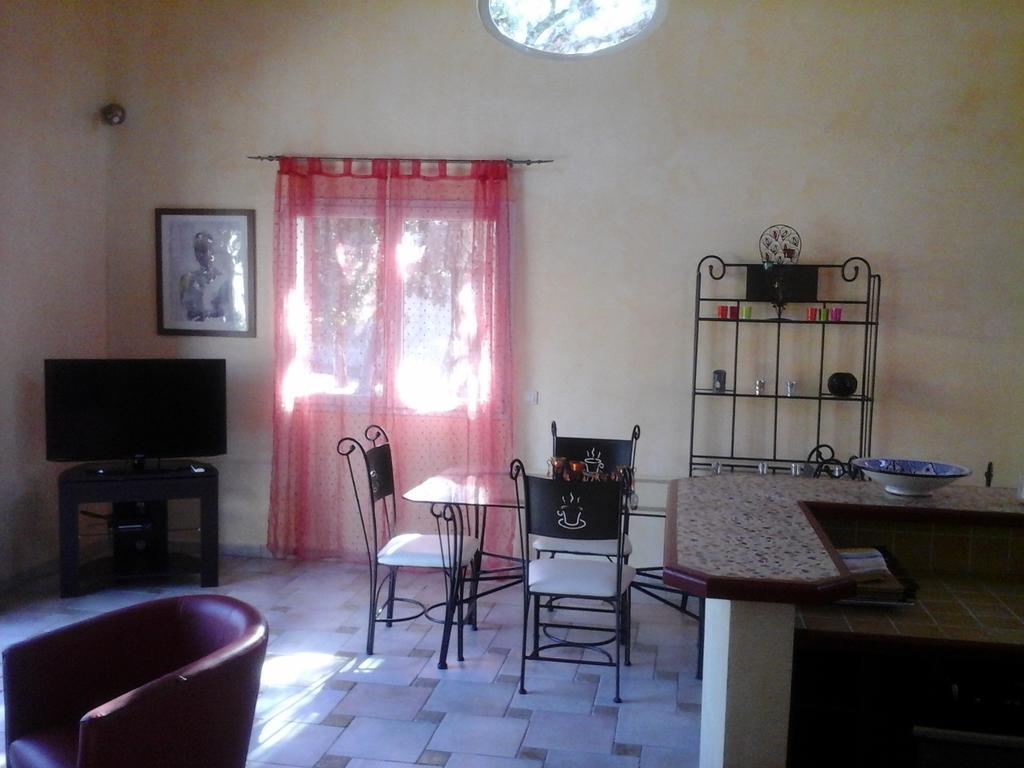 Mas Des Lys Hotell Roquebrune-sur-Argens Rom bilde
